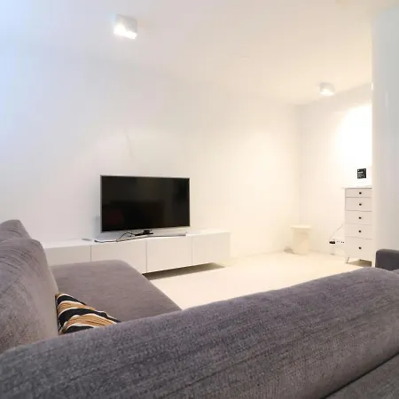 Spacious For 2 With Sauna In Punavuori شقة