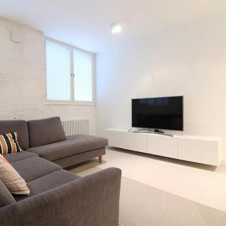公寓 Spacious For 2 With Sauna In Punavuori 赫尔辛基
